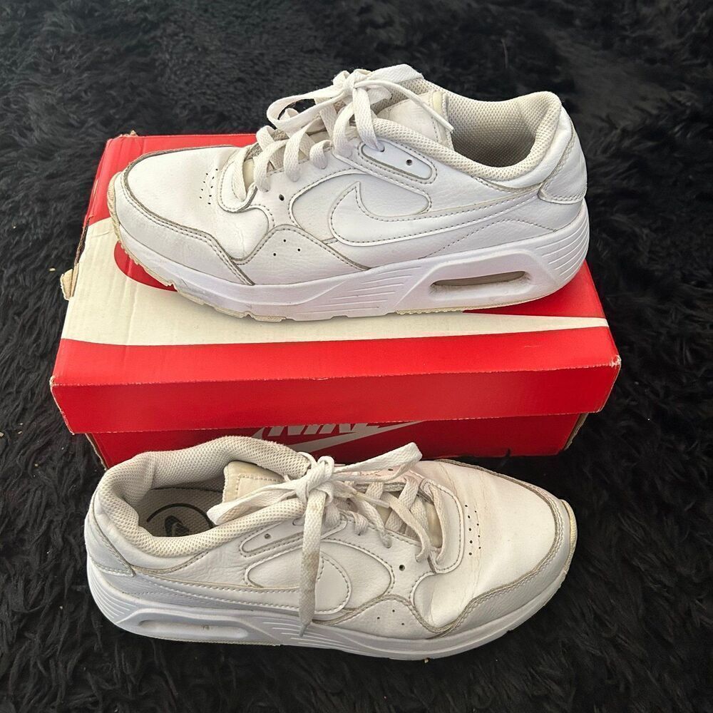 NIKE air max white athletic lace up shoes sneakers women’s 8